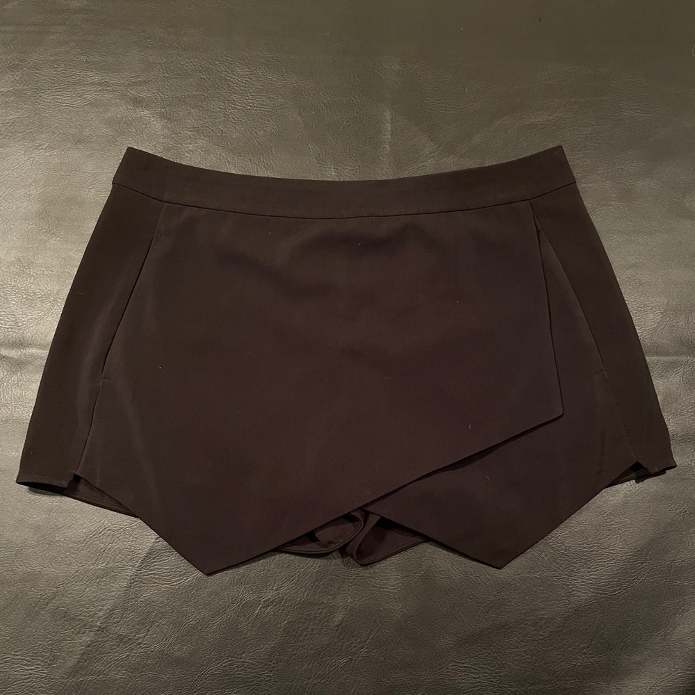 Kensie black split skort sz M